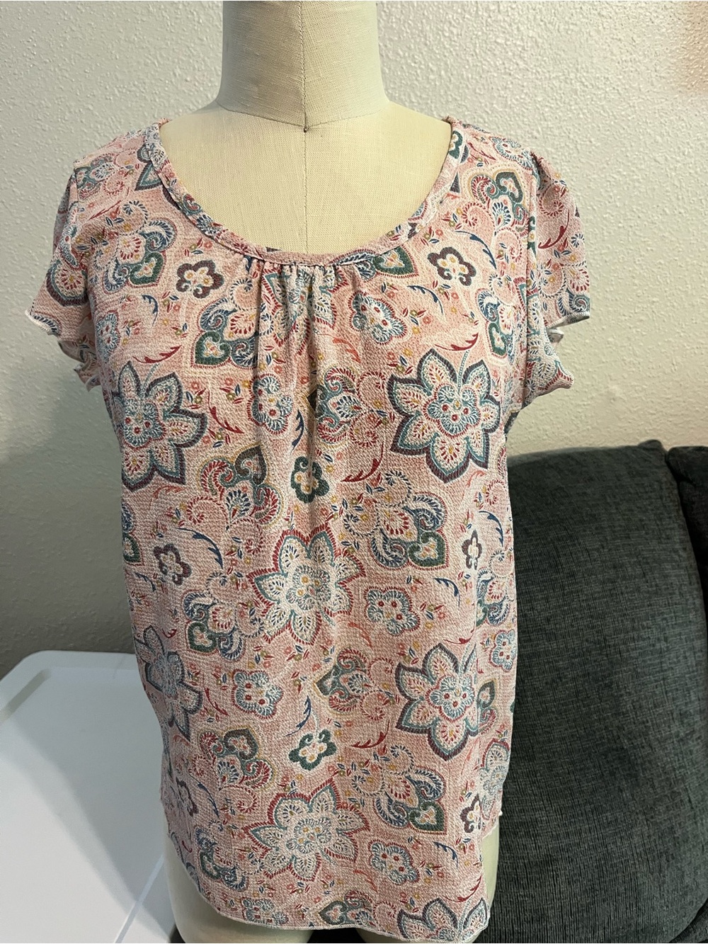 Women's Pink Floral Short-Sleeve Top Size Medium